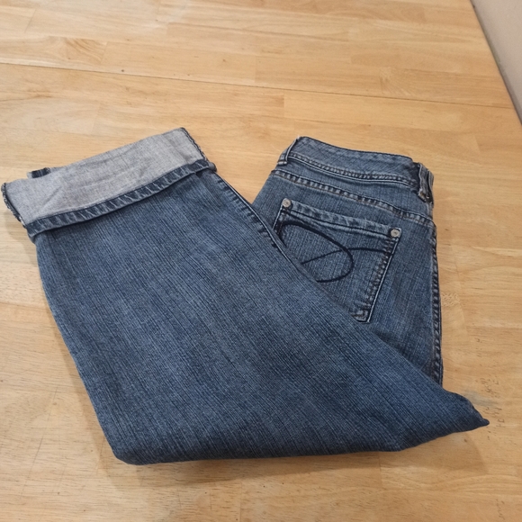 Chicos Platinum size 1 short denim cropped Capri jeans, rolled cuff - Picture 5 of 10